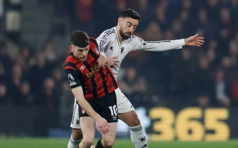 مانشستر يونايتد يهدر نقطتين ثمينتين في مواجهة مثيرة أمام فريق بورنموث